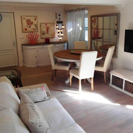Charming Corner Abode With Castle Views Apartman Nizza Kültér fotó