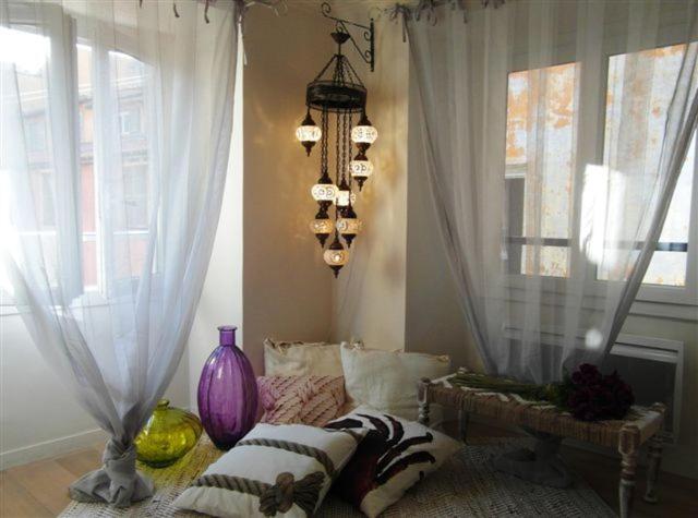 Charming Corner Abode With Castle Views Apartman Nizza Kültér fotó