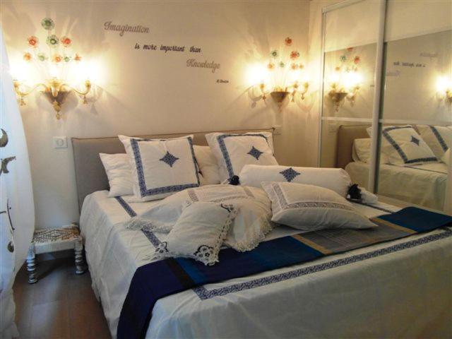 Charming Corner Abode With Castle Views Apartman Nizza Kültér fotó